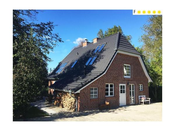 Na fotografii je vidět objekt JohannisNest Comfortable holiday residence nacházející se ve městě Poppenbüll.