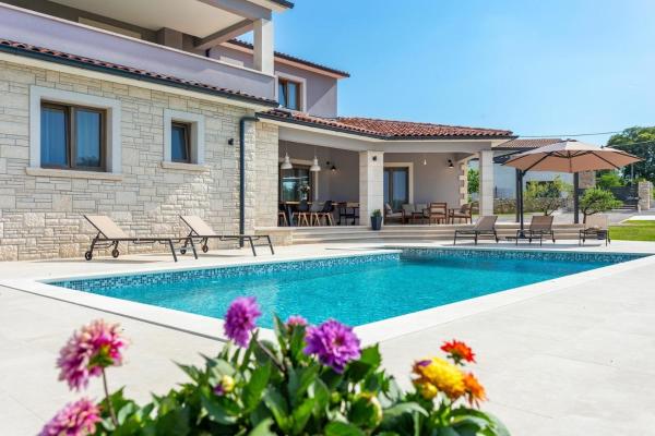 Στη φωτογραφία φαίνεται το αντικείμενο Ferienhaus mit Privatpool für 8 Personen ca 200 qm in Šumber, Istrien Binnenland von Istrien που βρίσκεται στην πόλη Šumber.