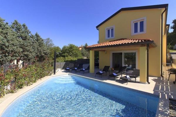 Kuvassa näkyy kohde Ferienhaus mit Privatpool für 8 Personen ca 120 qm in Mugeba, Istrien Istrische Riviera, joka sijaitsee kaupungissa Mugeba.