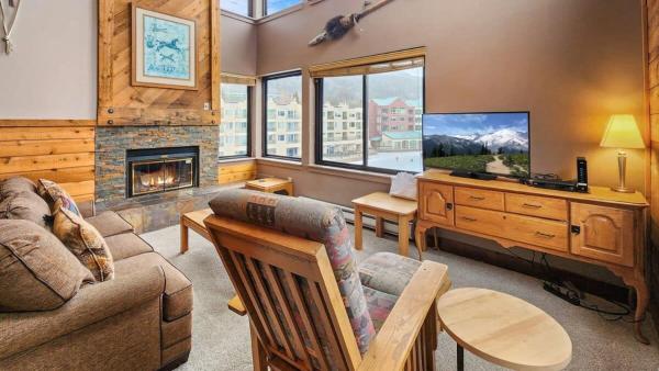 A la foto es mostra l'objecte Chic Lakeside 1BR 4-Min to Keystone Resort situat a la ciutat de Keystone.