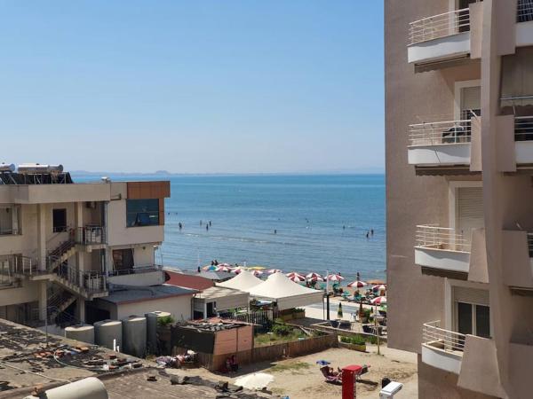 På billedet ses objektet New cozy apartment Durrës Beach beliggende i byen Durrës.