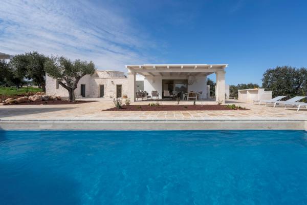 A la foto es mostra l'objecte Trullo Saraceno situat a la ciutat de Ostuni.