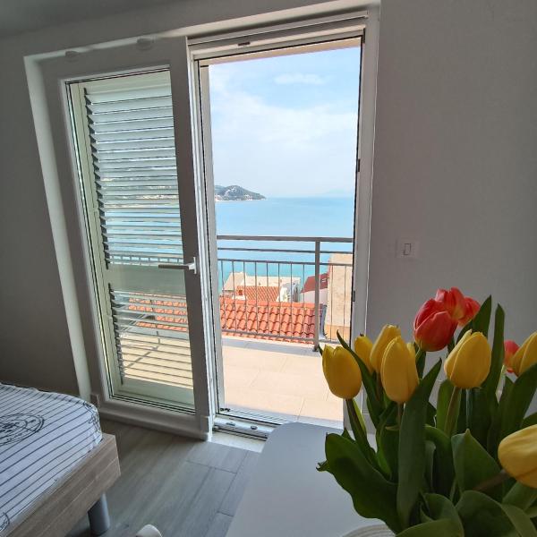 Nella foto è visibile l'oggetto Apartmani Kristijan situato nella città di Igrane.