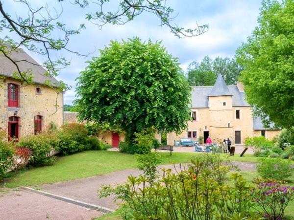 Na foto é possível ver o objeto Charme et authenticité : gîte pour 4 pers. en bord de rivière avec jardin enchanteur en Sarthe - FR-1-410-236 localizado na cidade de Avoise.