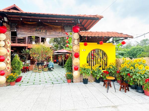 Na foto é possível ver o objeto Kara Homestay & Cafe localizado na cidade de Ấp Bình Thương.