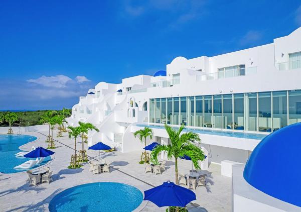 A la foto es mostra l'objecte SANTORINI HOTEL&VILLAS MIYAKOJIMA situat a la ciutat de Sarahama.