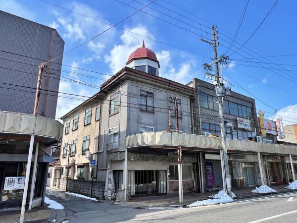 Na zdjęciu widoczny jest obiekt Guest House 松葉屋 położony w mieście Ōmachi.