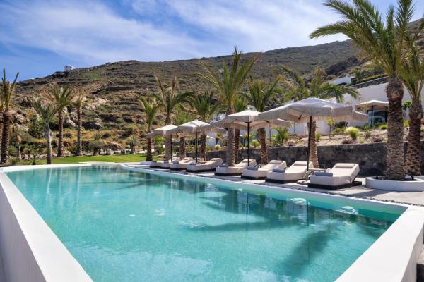 A la foto es mostra l'objecte Palm Island Suites situat a la ciutat de Imerovigli.