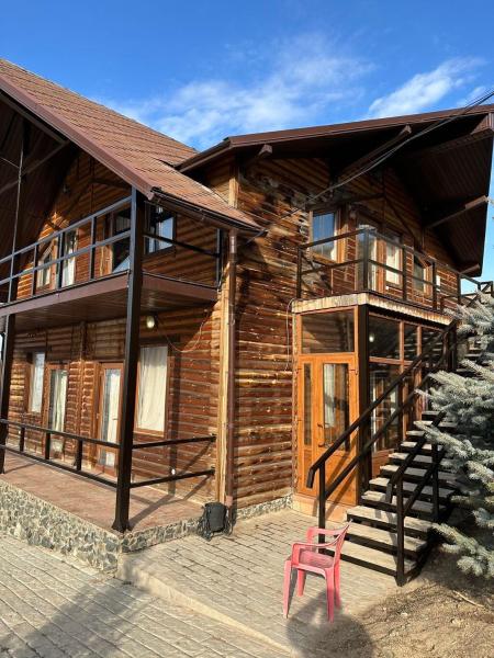 Na zdjęciu widoczny jest obiekt Ski resort Orlovka położony w mieście Krasnyy Most.