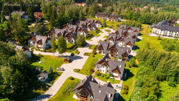 A la foto es mostra l'objecte Wonder Home - Domki górskie na osiedlu dozorowanym, z kominkami i placem zabaw situat a la ciutat de Karpacz.