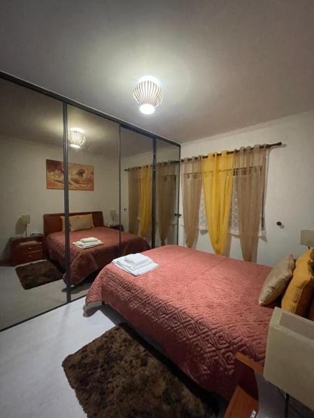 A la foto es mostra l'objecte Quarto Suite Relaxante situat a la ciutat de Almada.