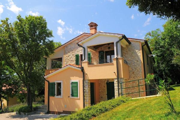На фото показан объект Ferienwohnung für 10 Personen ca 235 qm in Stanišovi, Istrien Bucht von Raša, расположенный в городе Stanišovi.