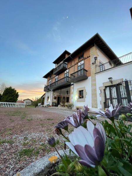 照片显示了位于Valles市的Hotel Palacio La Casona de Cerrazo物件。