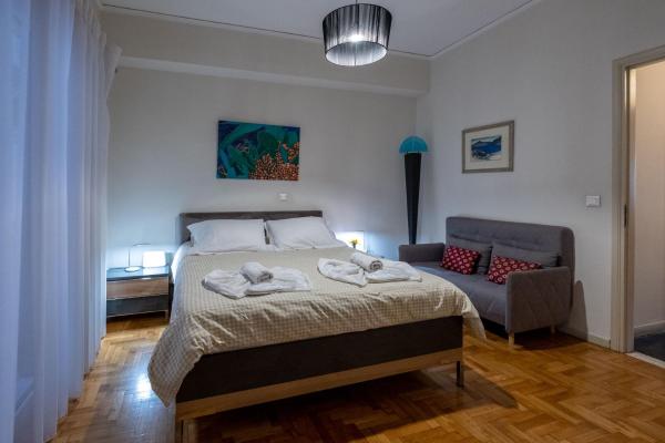 A la foto es mostra l'objecte Oro's Stylish Kolonaki Flats Next to Metro & Museums situat a la ciutat de Atenes.