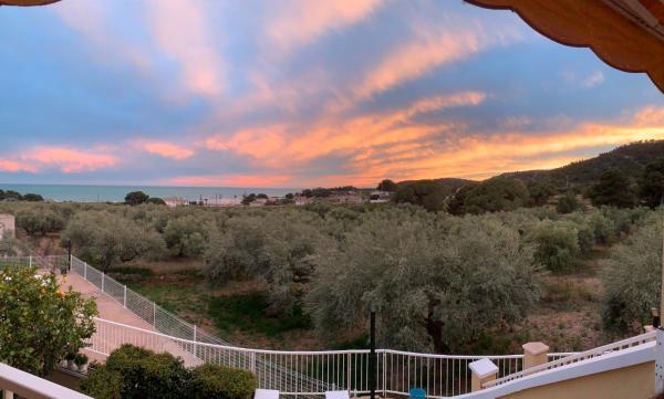 A la foto es mostra l'objecte Apartamento con piscina y vistas al mar desde 65 euros por día situat a la ciutat de Alcanar.