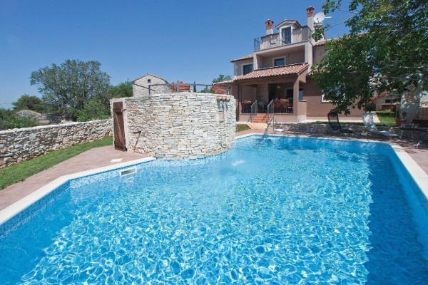 Na zdjęciu widoczny jest obiekt Ferienhaus für 12 Personen in Cukrici, Istrien Westküste von Istrien położony w mieście Cukrići.