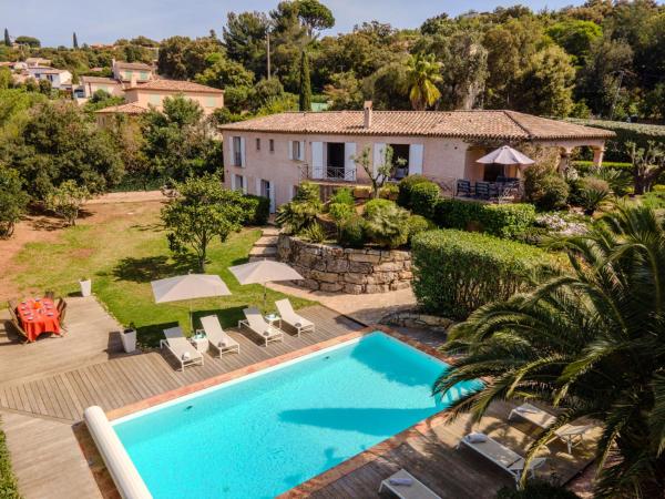 A la foto es mostra l'objecte Villa Medea -Beautiful family villa situat a la ciutat de La Croix-Valmer.