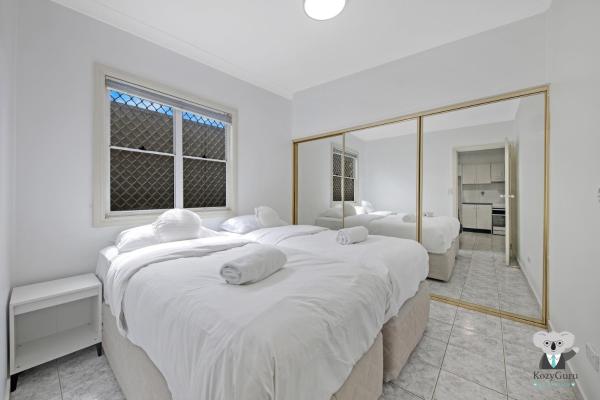 På billedet ses objektet Fairfield 1B Granny Flat Sleep up to 4 ppl beliggende i byen Fairfield.