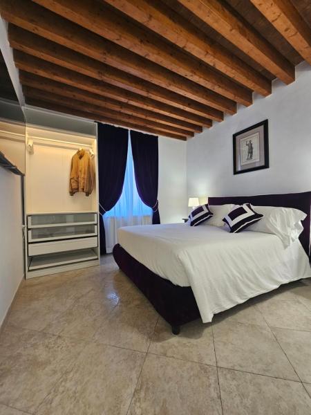A la foto es mostra l'objecte Casa Rosa - Parcheggio Gratis Wi-fi free situat a la ciutat de Tívoli.