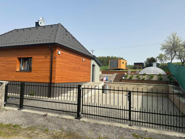 Na fotografii je vidět objekt chalupa na klidu nacházející se ve městě Vílanec.