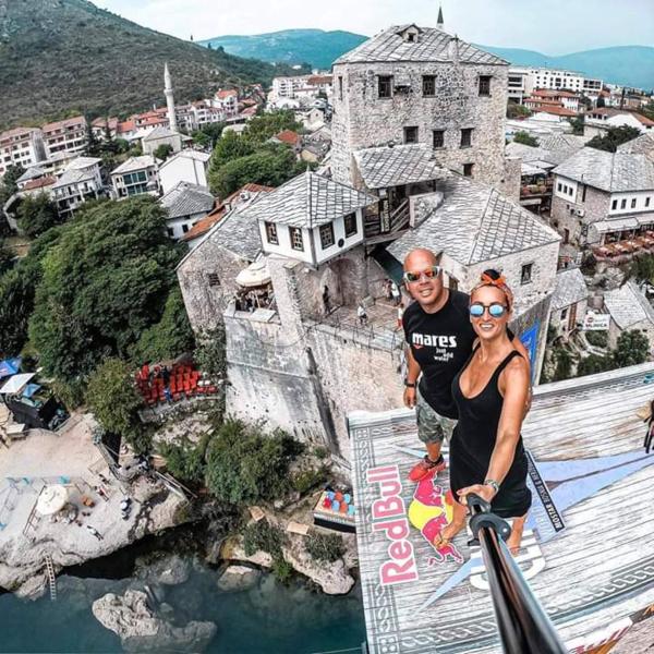På billedet ses objektet Galaxy Apartment near Old Brige beliggende i byen Mostar.