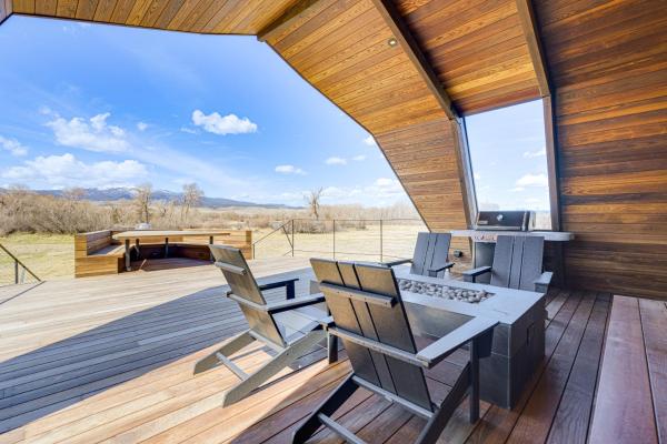 Riverfront Montana Retreat - Deck, Fire Pit And Pond - Butte, MT