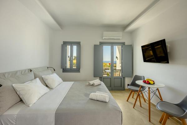 På billedet ses objektet Nastram Suites Oia beliggende i byen Oia.