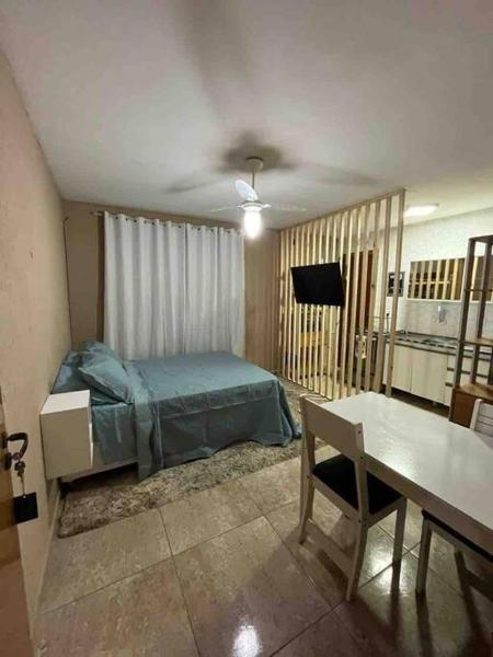 A la foto es mostra l'objecte Flat aconchegante em Piratininga 100 mt da praia situat a la ciutat de Piratininga.