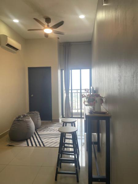 Gombak, KL at Ayuman Suites with Netflix & panoramic view of Gombak & Batu Caves
