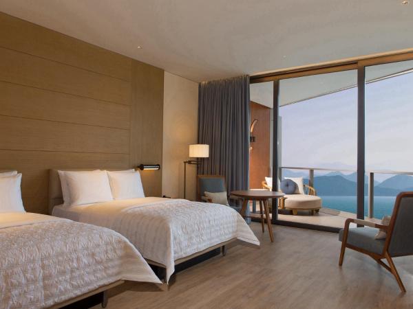 The photo shows the Le Meridien Xiaojing Bay located in the city of Xincun.
