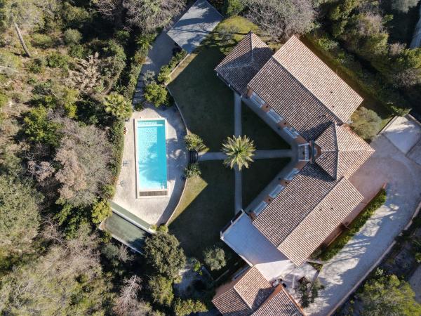 På billedet ses objektet VILLA PALMIER avec PISCINE CHAUFFÉE PRIVÉE proche D'UZES ET ANDUZE beliggende i byen Crespian.