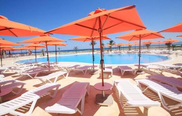 写真にはビゼルト市にあるApp S1 à l'hôtel Andalucia Beachが写っています。