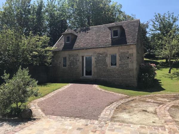 A la foto es mostra l'objecte Gite Normand sur les plages du débarquement. situat a la ciutat de Graye-sur-Mer.
