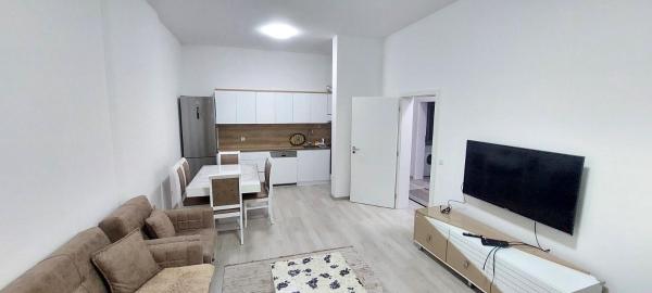 Op de foto is het object New Luxury 1st Story with balcony - 3 rooms 1 bathroom kitchen tv-wifi -city te zien, gelegen in de stad Ferizaj.