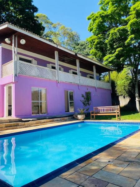 Na fotografii je vidět objekt Chácara Aconchegante com Piscina e Salão de Festas nacházející se ve městě Embu.