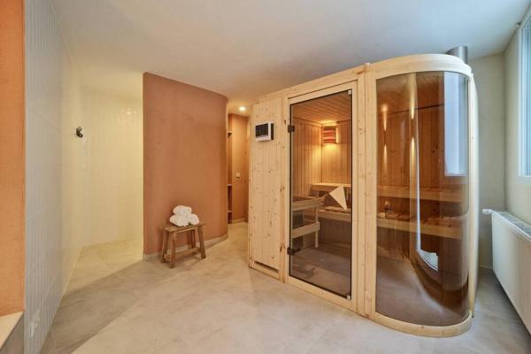 Na fotografii je vidět objekt Moseltraum - Großzügiges Townhouse mit Sauna & Sonnenterrasse - Platz für 6 Personen nacházející se ve městě Ürzig.