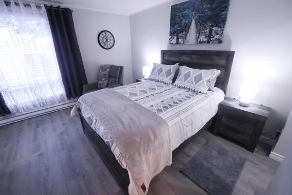På billedet ses objektet Newly renovated suite beliggende i byen Blind River.