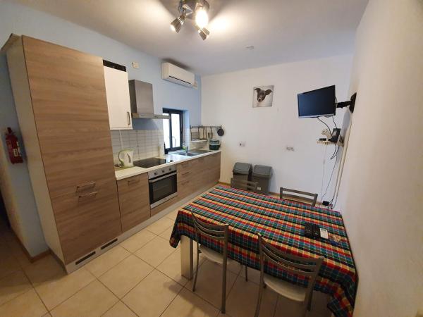 Na zdjęciu widoczny jest obiekt Cosy Close to Seafront A/C & Free W-IFI położony w mieście St Paul's Bay.