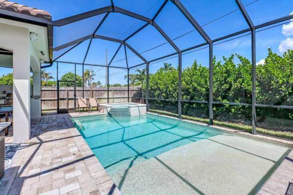 Na zdjęciu widoczny jest obiekt Luxe Beach Home! Perfect for the Whole Family położony w mieście Naples.