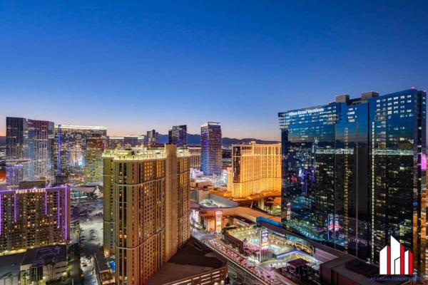 Auf dem Foto ist das Objekt MGM Signature-36-705 F1 Track & Strip View Balcony in der Stadt Las Vegas zu sehen.