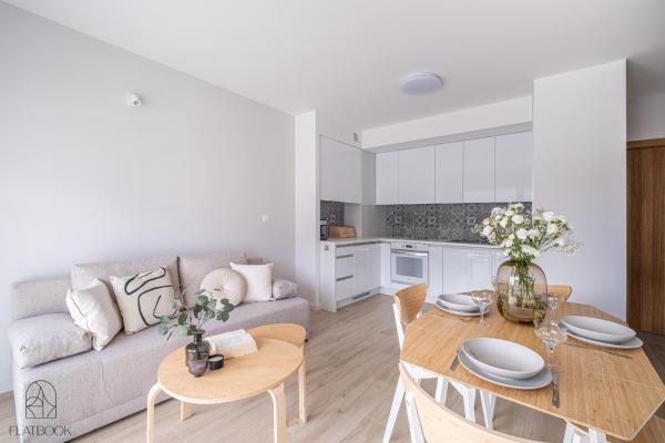 Na zdjęciu widoczny jest obiekt Flatbook Apartamenty - Sztutowo Baltic Twins II z Parkingiem położony w mieście Sztutowo.