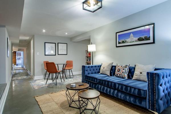A la foto es mostra l'objecte 2-BR Petworth Pad Walk to METRO Subway situat a la ciutat de Washington.