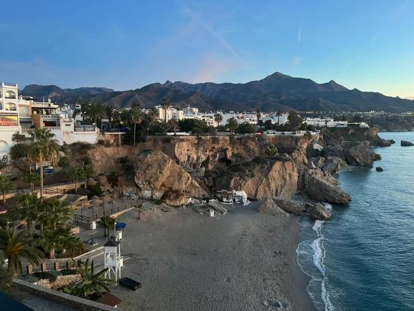 Na fotografii je vidět objekt Nuevo apartamento Nerja con Parking y a 300 metros playa nacházející se ve městě Nerja.