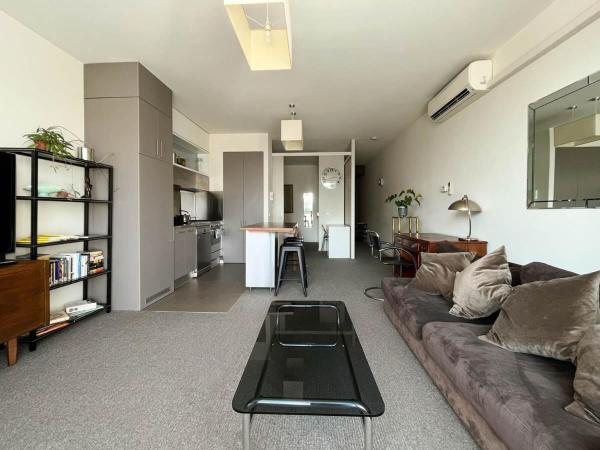 Explore Melbourne from this Chic 1BR in Windsor, Melbourne