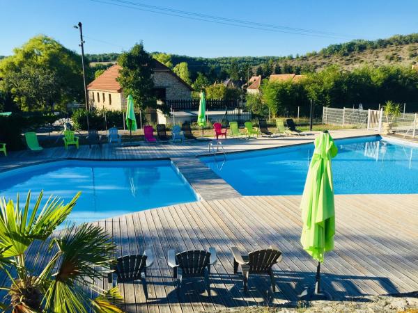 På billedet ses objektet La Colline aux Chalets, Jaccuzi, Sauna beliggende i byen Frayssinet.