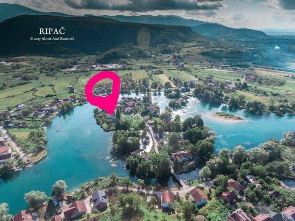 Na foto é possível ver o objeto Apartman UnaTesnim localizado na cidade de Ripač.