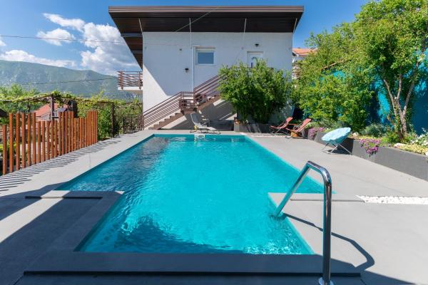 Na zdjęciu widoczny jest obiekt Pure Sky Apartments - with pool położony w mieście Mostar.