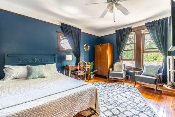 A la foto es mostra l'objecte Charming Room in Capitol Hill - Foxglove Inn Rm 4 situat a la ciutat de Seattle.
