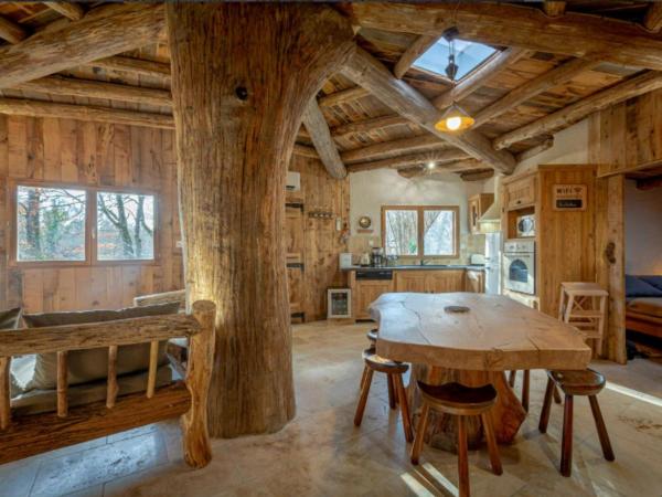 写真にはCrouy-sur-Cosson市にあるMaison de plain-pied avec grand jardin, proche Chambord, insolite et confortable, idéale famille. - FR-1-491-415が写っています。