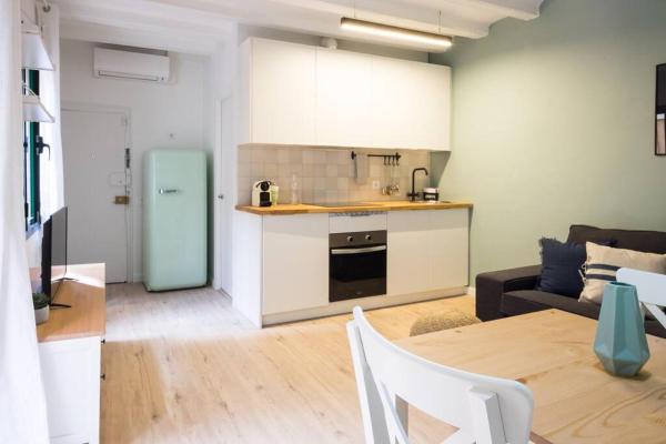 Excellent New Apartment by the beach, Barcelona
